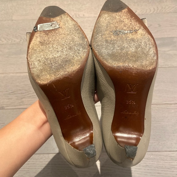 Louis Vuitton pointed toe greige heels - Picture 3 of 4